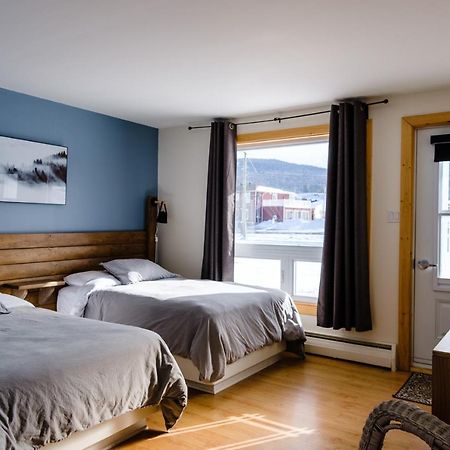 Auberge De Jeunesse Le Camp De Base LʼAnse-Saint-Jean Eksteriør bilde