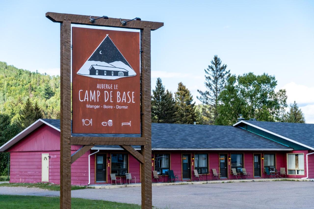 Auberge De Jeunesse Le Camp De Base LʼAnse-Saint-Jean Eksteriør bilde